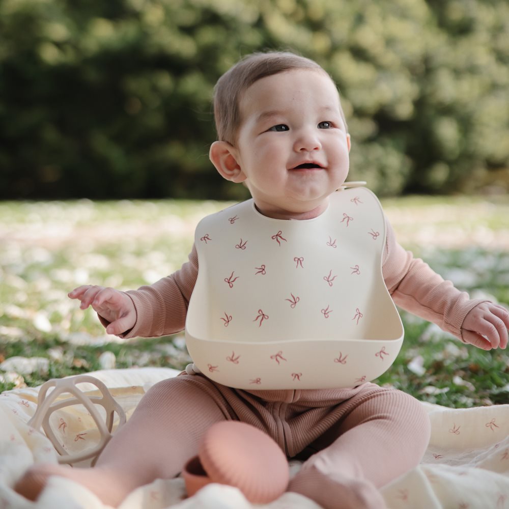 Silicone Bib Silver Bows Mushie