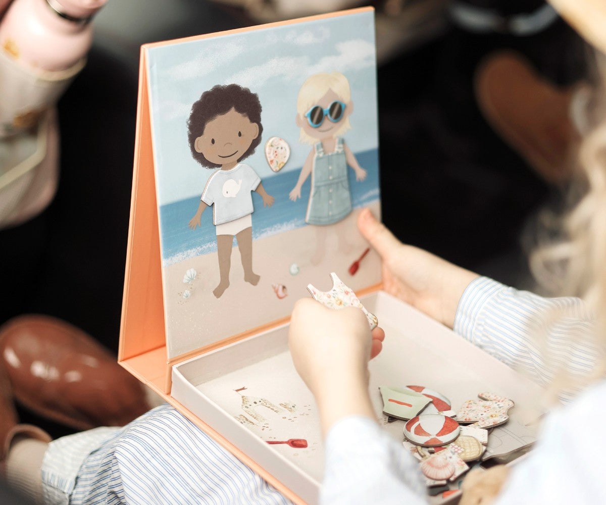 Magnetic Game Dress Up – A Day at the Beach