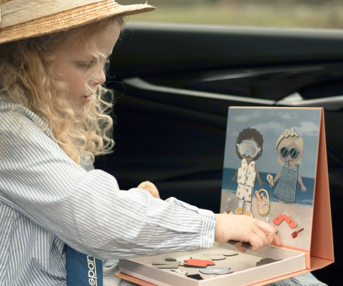 Magnetic Game Dress Up – A Day at the Beach