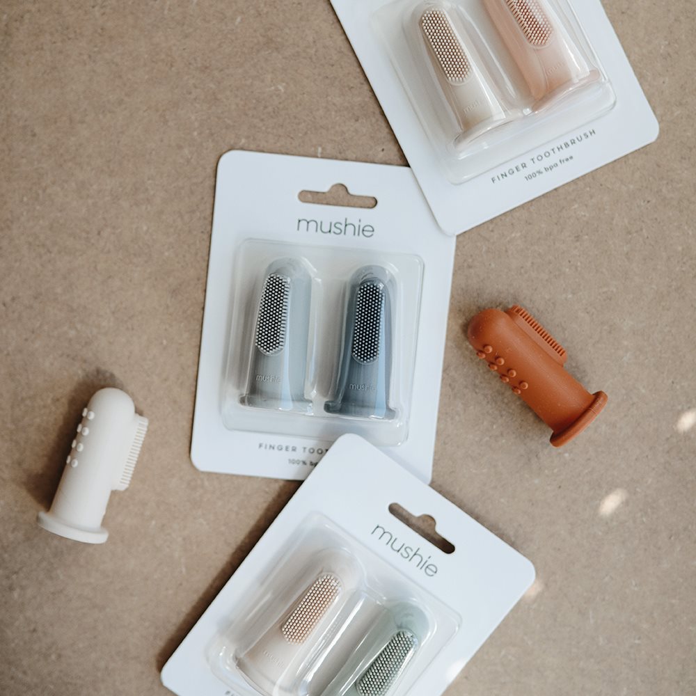 Finger Toothbrush Cambridge Blue/Shifting Sand Mushie